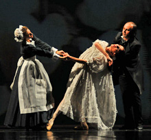 Balet HNK u Zagrebu: Alexandre Dumas sin – Carl Davis – Derek Deane, Dama s kamelijama, red. i kor. Derek Deane; Tihana Trupeljak-Bujanić (Nanine), Milka Hribar-Bartolović (Marguerite Gautier) i Nicolae Vasc (Liječnik), foto: Saša Novković