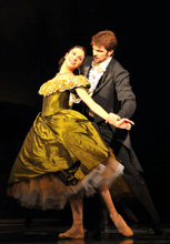 Balet HNK u Zagrebu: Alexandre Dumas sin – Carl Davis – Derek Deane, Dama s kamelijama, red. i kor. Derek Deane; Milka Hribar-Bartolović (Marguerite Gautier) i Ivan Gil Ortega (Armand Duval), foto: Saša Novković