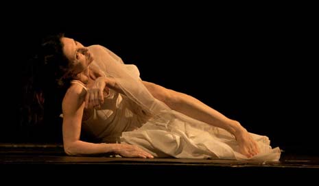 Mono, koreografkinja i izvođačica Sanja Petrovski