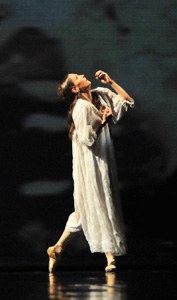 Edina Pličanić (Marguerite Gautier); Balet HNK u Zagrebu: Alexandre Dumas sin – Carl Davis – Derek Deane, Dama s kamelijama, red. i kor. Derek Deane, foto: © Novković