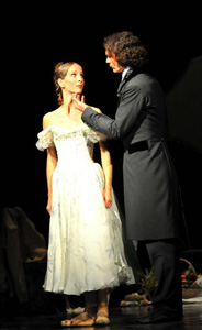 Balet HNK u Zagrebu: Alexandre Dumas sin – Carl Davis – Derek Deane, Dama s kamelijama, red. i kor. Derek Deane; Edina Pličanić (Marguerite Gautier) i Ilir Kerni, foto: Saša Novković