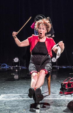 Svirka uživo!, autorica Anna de Lirium, red. Jango Edwards, Andreas Simma