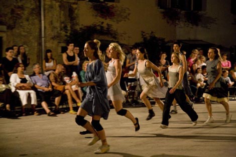 rezultat suradnje Zagrebačkog plesnog ansambla i koreografa Boa Madviga