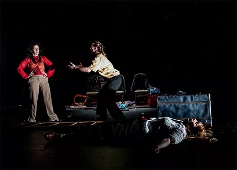 Cirk Pozor: Cargo, autor Staša Zurovac