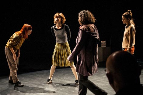 Institut za katastrofu i kaos. Zagreb: Deana Gobac, Selma Banich, Roberta Milivoj; Divna divna divna katastrofa, autorice: Selma Banich, Deana Gobac, Nataša Govedić, Roberta Milivoj, Iva Nerina Sibila