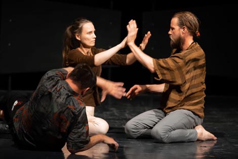 Divert (IMRC) kolektiv, Zagreb: Đavolji odvjetnik, kor. Martina Tomić, foto: Tina Ljubenkov