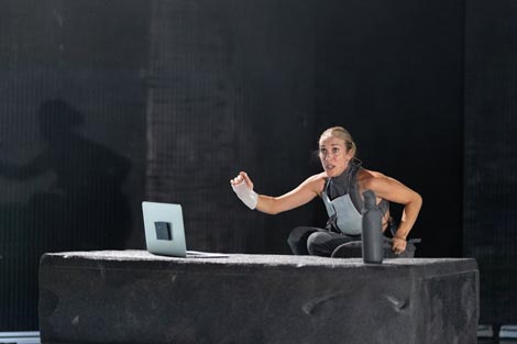 Do not carry the world upon your shoulders, autorica Martina Tomić, foto: Adrijana Vidić