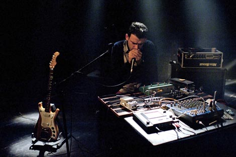 dance_lab collective, 21:21 i Kultura promjene SC-a – Muzički salon: b (kao znak za snizilicu), autori: Petra Hrašćanec i Nenad Sinkauz