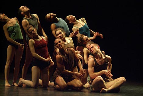 Batsheva Ensamble: MAX, kor. Ohad Naharin, foto: Gadi Dagon, www.danceweekfestival.com