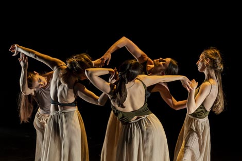 Zadarski plesni ansambl: Metamorfoze, kor. Josipa Štulić, foto: Tomi Burčul