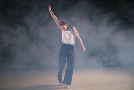 Matea Bilosnić, Zadarski plesni ansambl (ZdPA), Hrvatski institut za pokret i ples (HIPP); NEVER ALLone, kor. Matea Bilosnić, foto: Neven Petrović