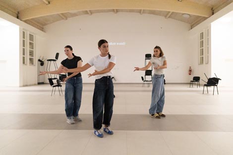 U.O. Os: On words, chairs and everything you might read into, kor. Matea Bilosnić, foto: Adrijana Vidić