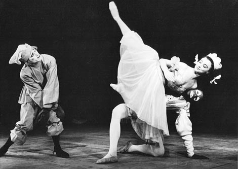 Ivica Sertić (Petruška), Sonja Kastl (Balerina), Zlatko Voženilek (Moor); Hrvatsko narodno kazalište u Zagrebu, Igor Stravinski, Petruška, kor. Octavio Cintolesi, 1956.