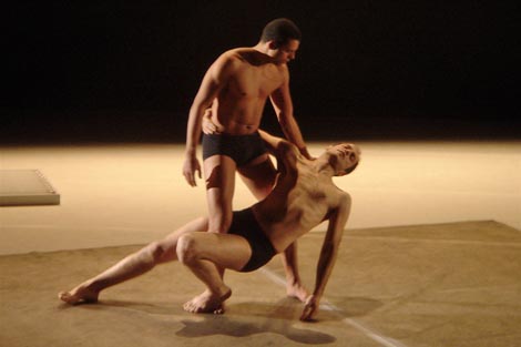 Centre Chorégraphique National Caen/Basse Normandie La danse de Pièze (Ples Pièze), kor. Héla Fattoumi, Eric Lamoureux, foto: © Eric Lamoureux