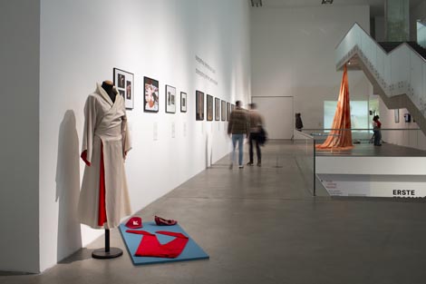 Postav izložbe Ples, otpor, (ne)rad. Kulturni, politički i umjetnički aspekti plesa za vrijeme i nakon Jugoslavije, foto: Bojan Mrđenović