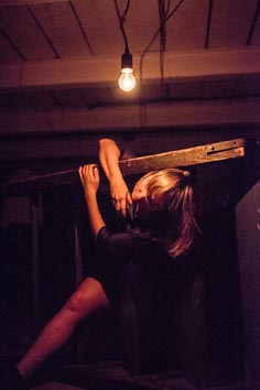 Krila (Kreativni laboratorij suvremenog kazališta), Rijeka: Pod pozornicom, autorica Ivana Peranić