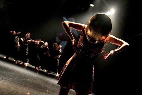 Flota Ljubljana, Plesno kazalište Ljubljana: The Politics of Dancing, kor. Matjaž Farič, foto: Sunčan Stone
