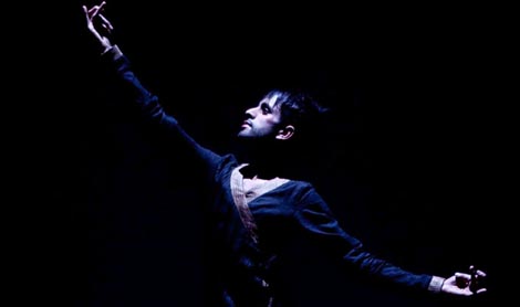 Aakash Odedra Company, Rising, kor. Aakash Odedra, Akram Khan, Rusell Maliphant, Sidi Larbi Cherkaoui, foto: Kajal Patel, www.britishcouncil.org.in