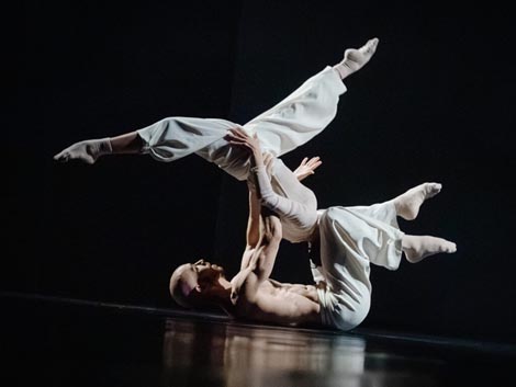 Yellowbiz Art Collective (YAC), Rijeka & Cornelia Dance Company, Napulj: Exit (Salopette, kor. YAC), foto: hnkvz.hr