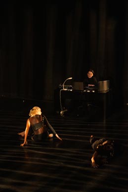 UPUH, Zagreb: Slučajni izbor, kor. Marija Dujmić u suradnji s Nikom Špekuljuk i Martinom Terzić