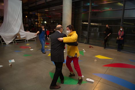 Smo ga pofumali / Popušili smo!, performans Josipe Bubaš i Josipa Ivančića – Pina, MSU, Zagreb, 3. siječnja 2022.