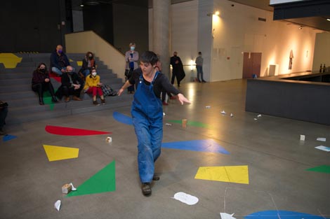 Smo ga pofumali / Popušili smo!, performans Josipe Bubaš i Josipa Ivančića – Pina, MSU, Zagreb, 3. siječnja 2022.