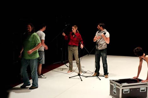 Chain Reaction, kor. Ivančica Horvat (izvode Tamara Curić, Larica Navojec, Ivančica Horvat)