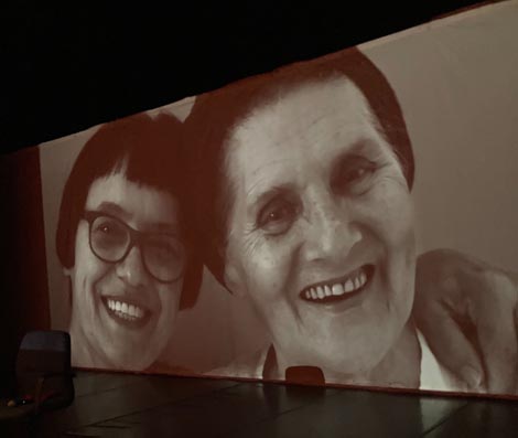 Vesna i Vlasta, Prema dostojanstvu (starenja), autorice i izvođačice Vlasta Delimar i Vesna Stilinović