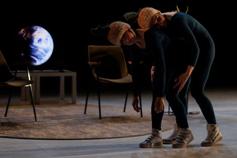 Hicks i Reynolds, Künstler*innenhaus Mousonturm, We are all here – The Show, autorice Laura Hicks i Ilana Reynolds, foto: Neven Petrović