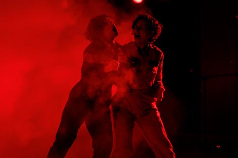 Hicks i Reynolds, Künstler*innenhaus Mousonturm, We are all here – The Show, autorice Laura Hicks i Ilana Reynolds, foto: Neven Petrović